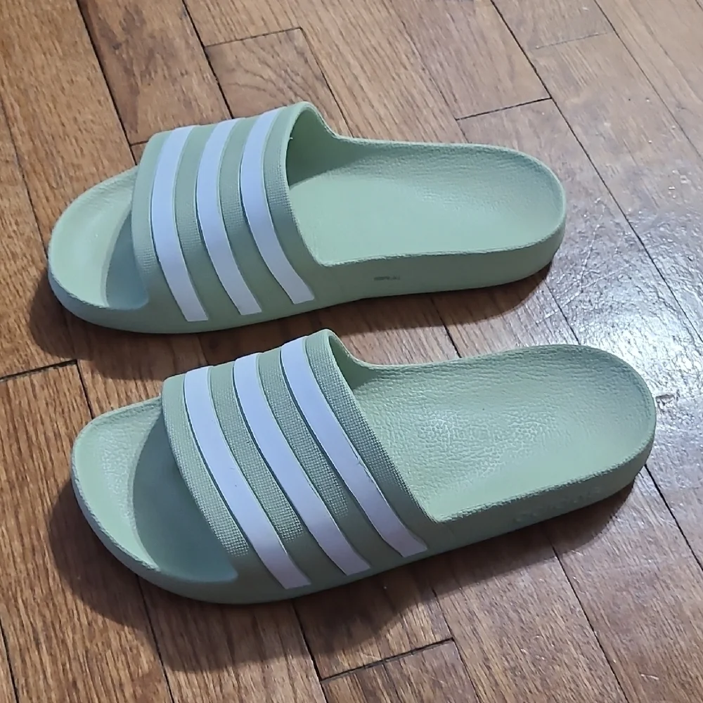 Adidas‎ Light Green Slide Sandals Mens 6 Womens 7